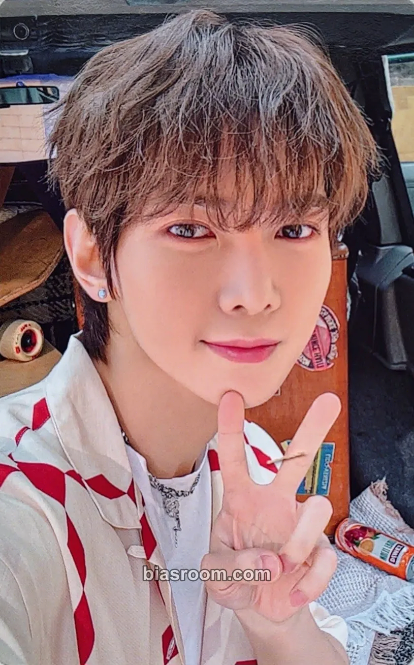 Yeosang 2024 SUMMER PHOTOBOOK Photocard - ATEEZ - ATEEZ K-pop photocard
