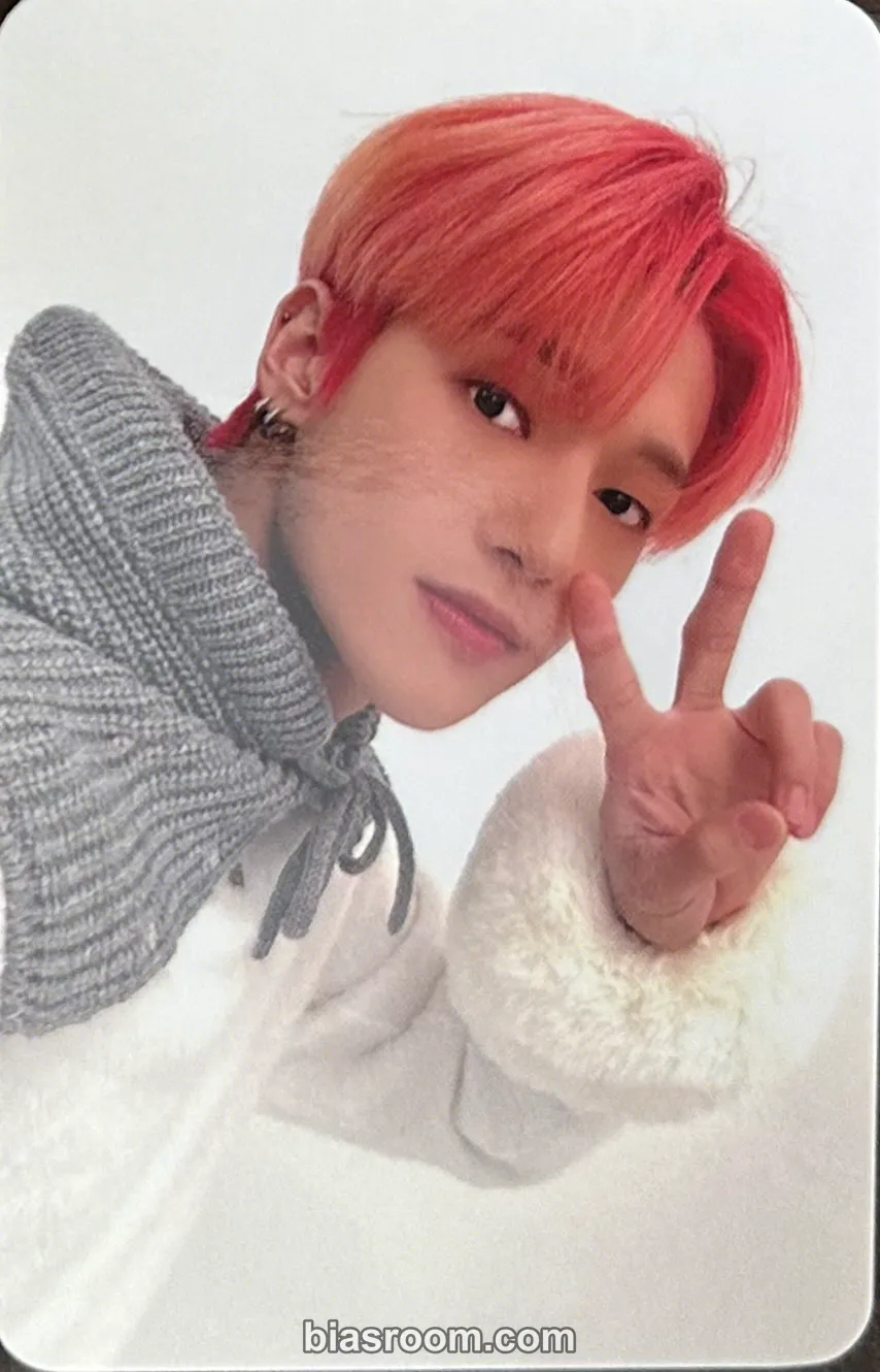 Wooyoung 8M1S Snowman Factory Photocard - ATEEZ - ATEEZ K-pop photocard