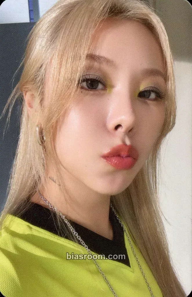 Wheein In the Mood Photocard - MAMAMOO - MAMAMOO K-pop photocard