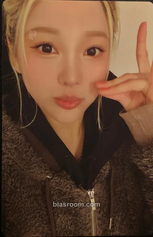 Young Posse - Jiana - Macaroni Cheese Album album photocard magazine version