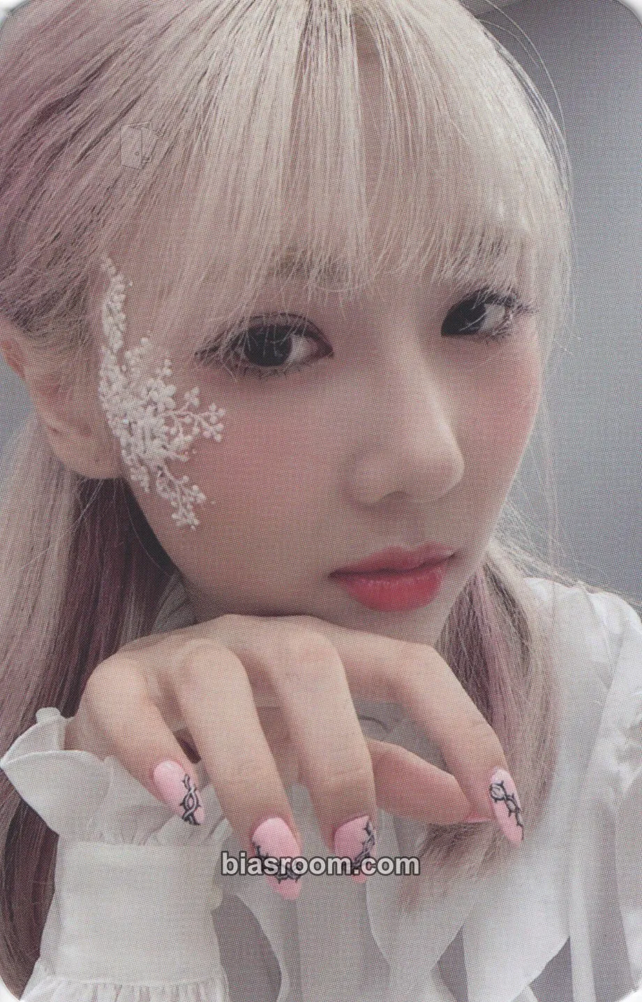 Yoohyeon Summer Holiday Photocard - Dreamcatcher - Dreamcatcher K-pop photocard