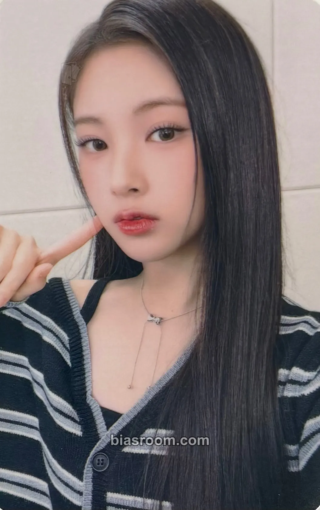 Yihyun SNAPISM x Baby DONT Cry Photocard - Baby DONT Cry - Baby DONT Cry K-pop photocard