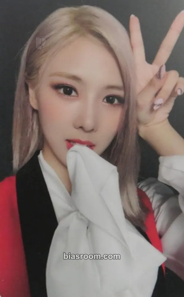 Yoohyeon Summer Holiday Photocard - Dreamcatcher - Dreamcatcher K-pop photocard