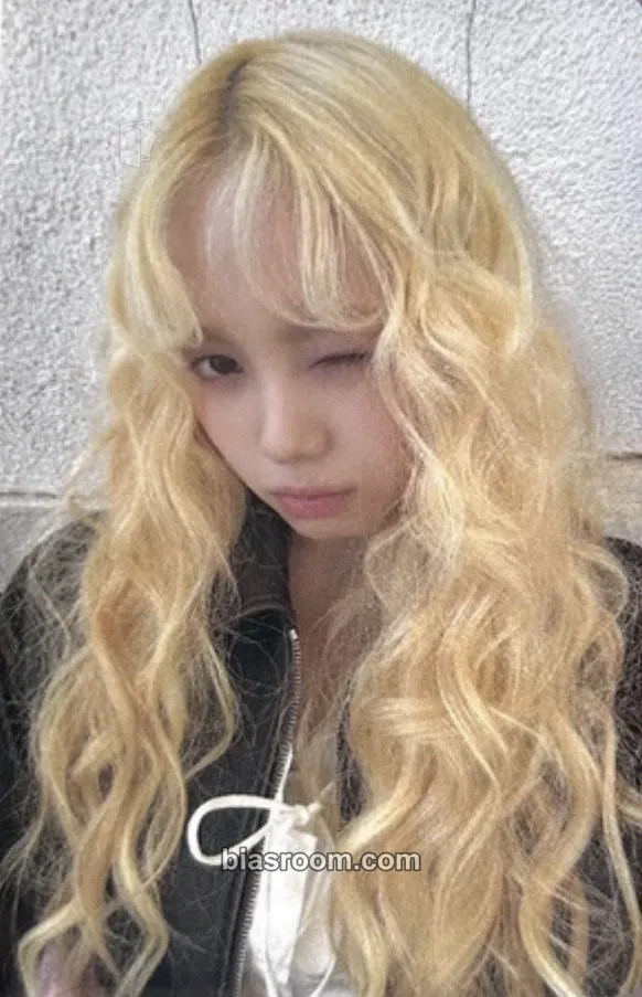 Mia F Girl Photocard - Baby DONT Cry - Baby DONT Cry K-pop photocard