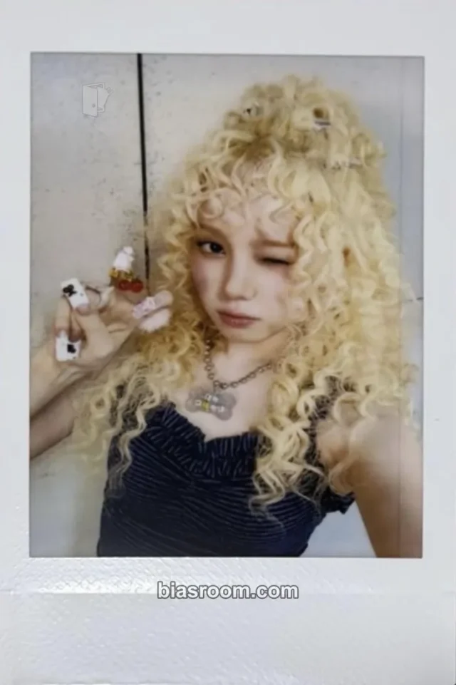 Baby DONT Cry - Mia - F Girl Album tower records japan pob (pre-order benefit)