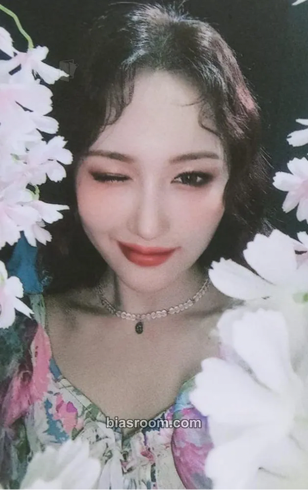 Siyeon Summer Holiday Photocard - Dreamcatcher - Dreamcatcher K-pop photocard