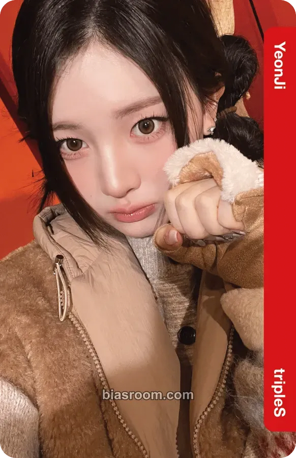 Yeonji tripleS x Lotte Home Shopping Photocard - tripleS - tripleS K-pop photocard