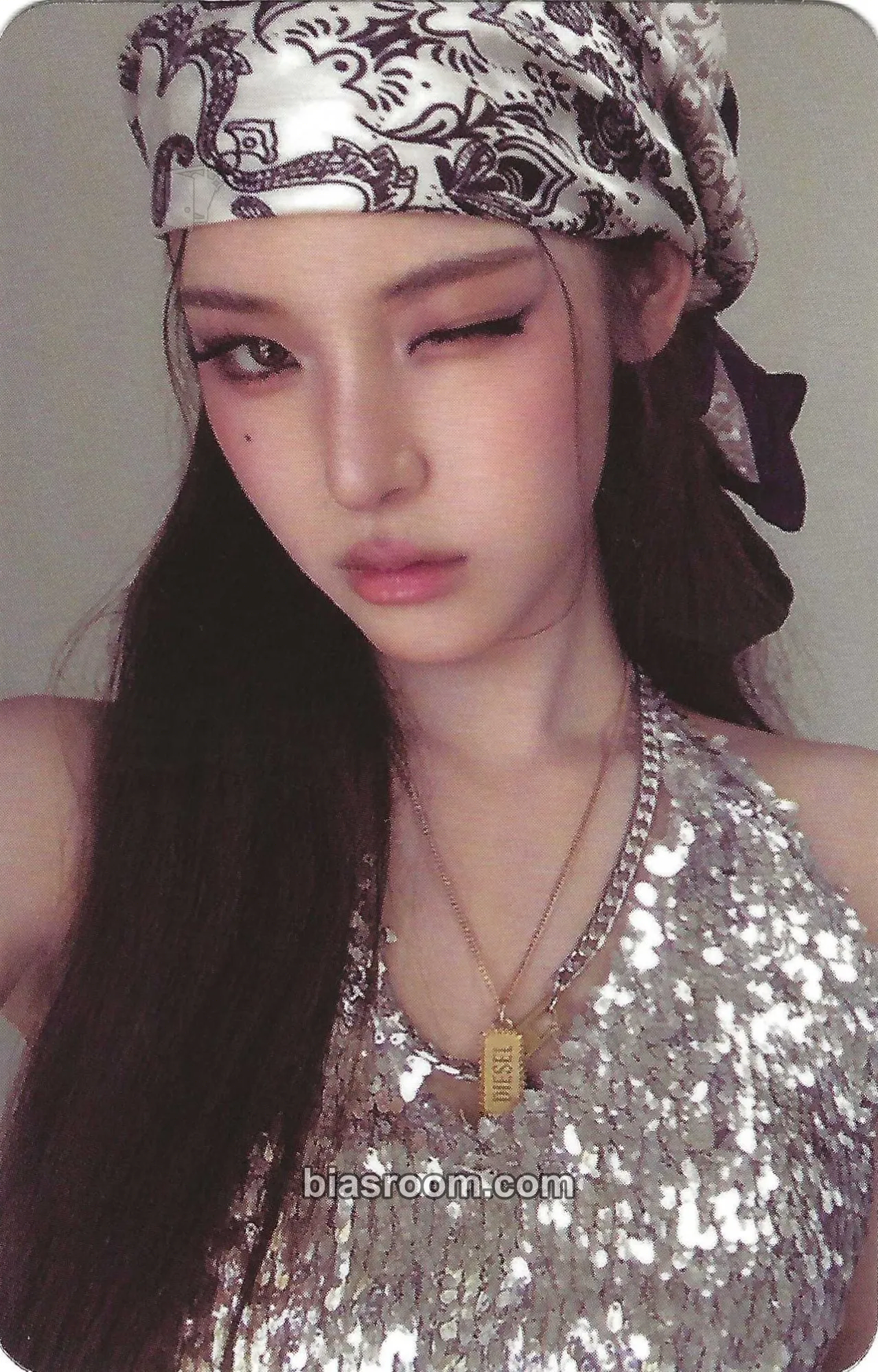 Mai Not Just Pretty Photocard - izna - izna K-pop photocard