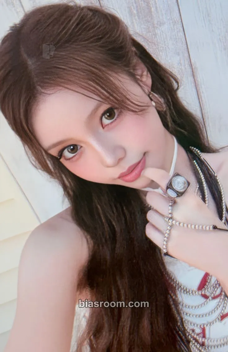 Jeong Saebi Not Just Pretty Photocard - izna - izna K-pop photocard