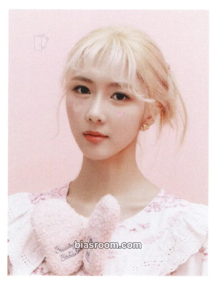 Yoohyeon 2022 Season's Greetings Photocard - Dreamcatcher - Dreamcatcher K-pop photocard