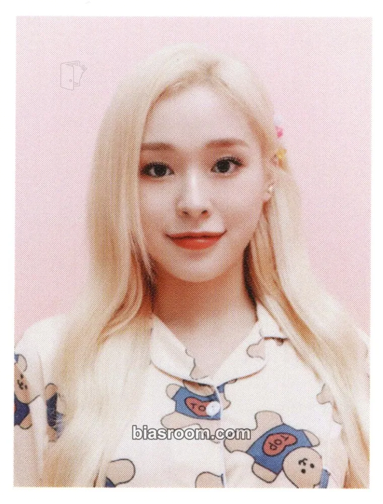 Gahyun 2022 Season's Greetings Photocard - Dreamcatcher - Dreamcatcher K-pop photocard