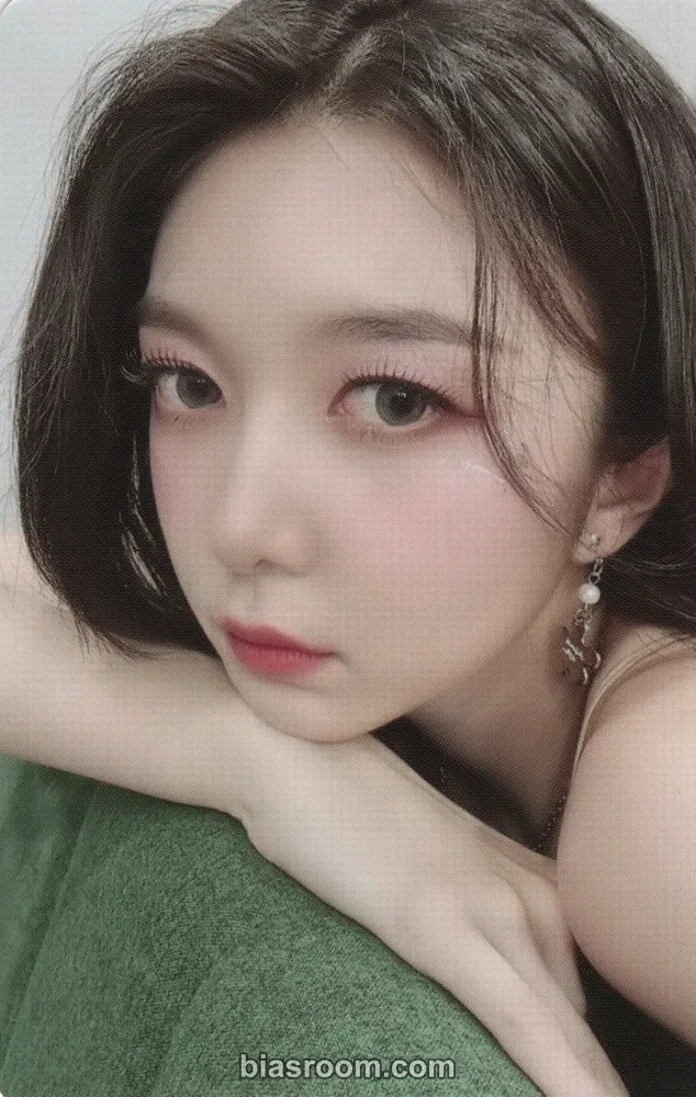 Dami 2022 Season's Greetings Photocard - Dreamcatcher - Dreamcatcher K-pop photocard