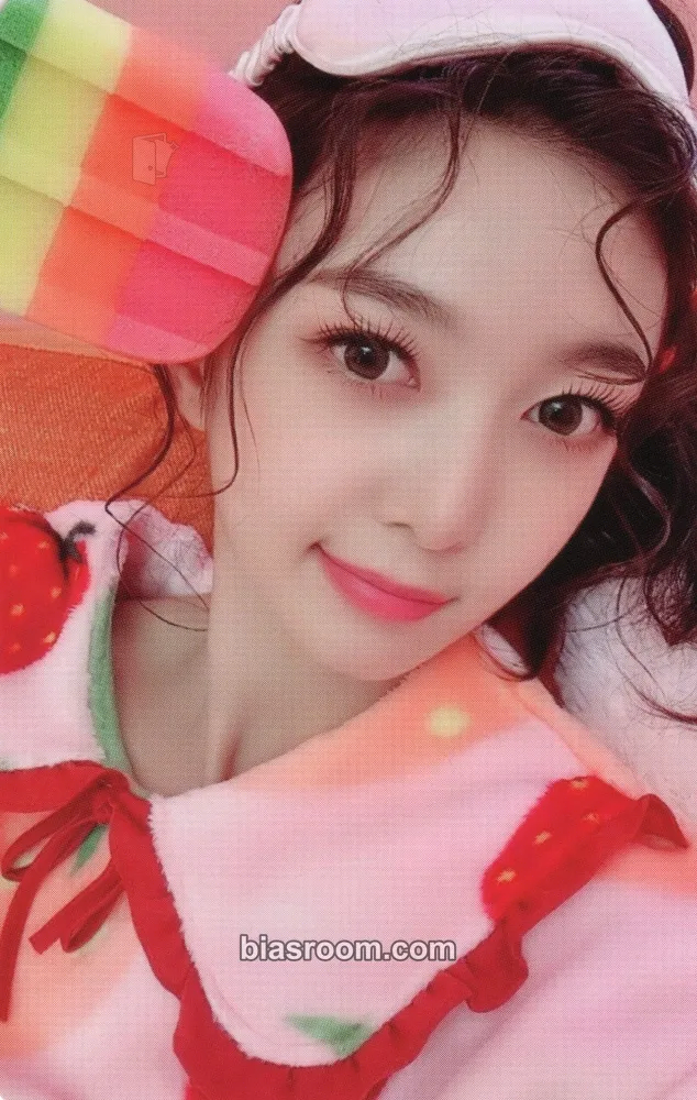 Dami 2022 Season's Greetings Photocard - Dreamcatcher - Dreamcatcher K-pop photocard