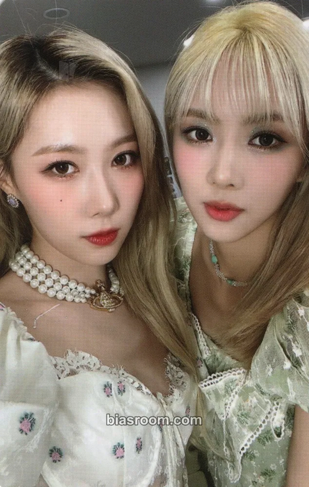 2022 Season's Greetings Photocard - Dreamcatcher - Dreamcatcher K-pop photocard