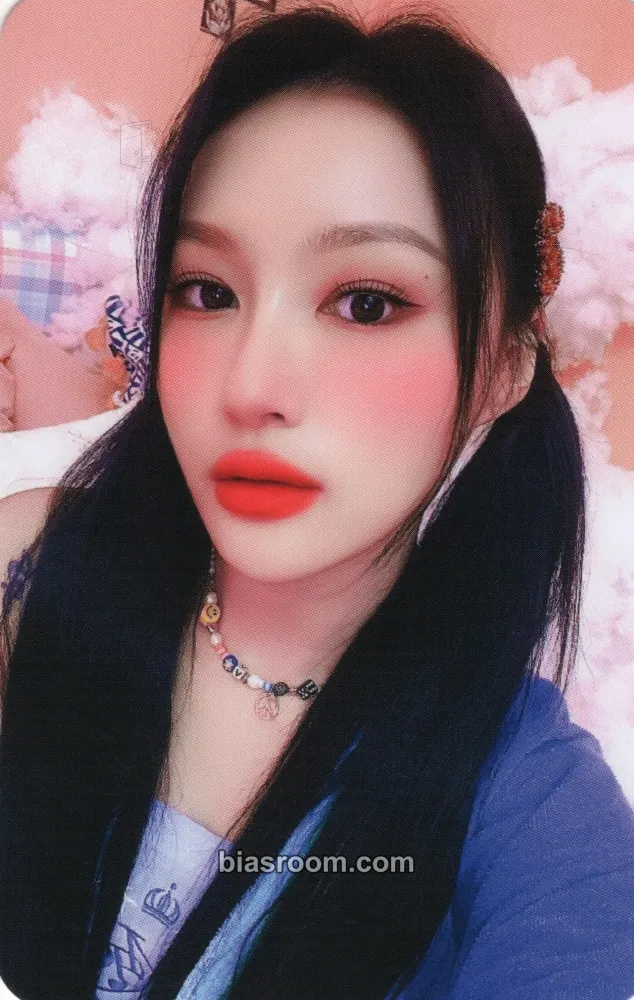 Siyeon 2022 Season's Greetings Photocard - Dreamcatcher - Dreamcatcher K-pop photocard