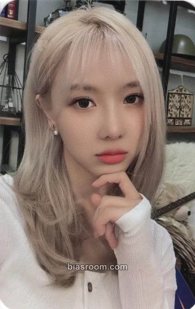 Dreamcatcher - Yoohyeon - 5th anniversary Event cafe event photocard set