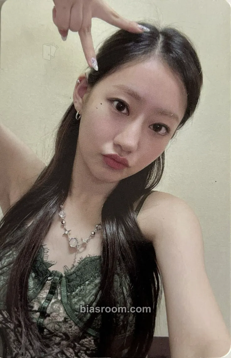 Julie KISS OF LIFE Photocard - KISS OF LIFE K-pop photocard