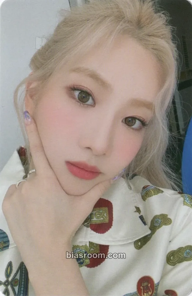 LOONA - Kim Lip - HULA HOOP / StarSeed ~Kakusei~ Album album photocard japanese album A version limited edition B version standard version
