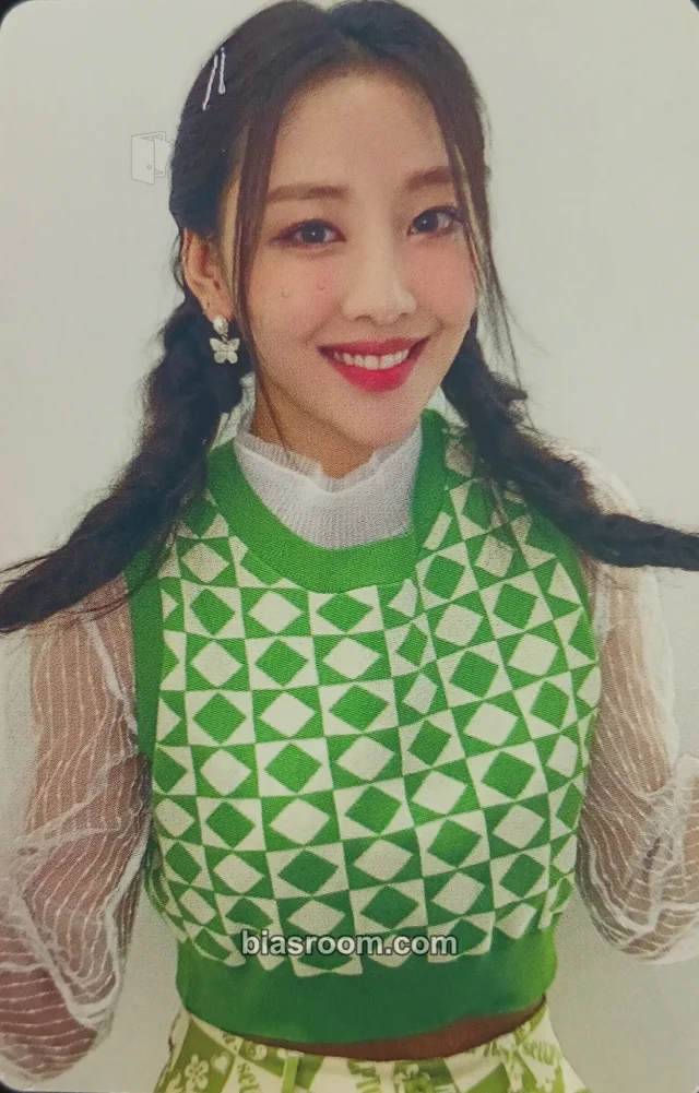 LOONA - Yves - HULA HOOP / StarSeed ~Kakusei~ Album A version B version japanese album limited edition album photocard standard version