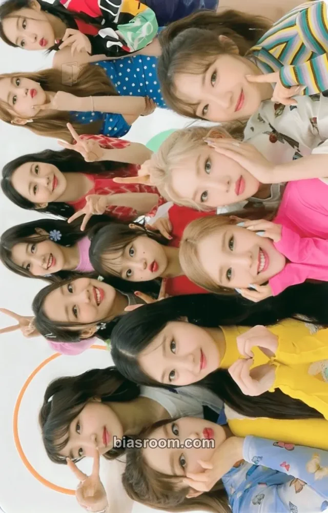 LOONA - HULA HOOP / StarSeed ~Kakusei~ Album album photocard B version A version japanese album FPO standard version limited edition