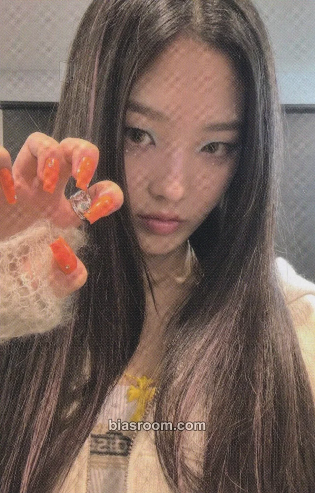 VVUP - Hyunny - Locked On Album album photocard photobook version doo doom chit version