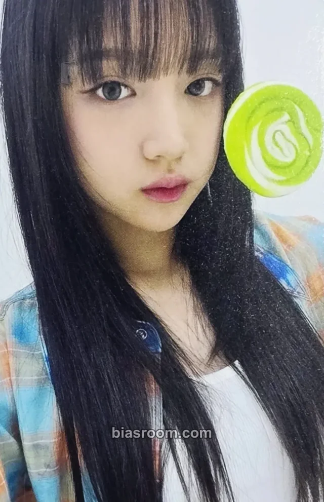 VVUP - Kim - Locked On Album apple music pre-order benefit (pob) album photocard