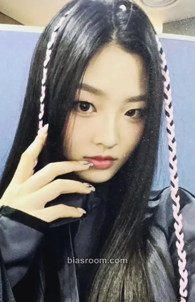 VVUP - Hyunny - Locked On Album album photocard pre-order benefit (pob) apple music