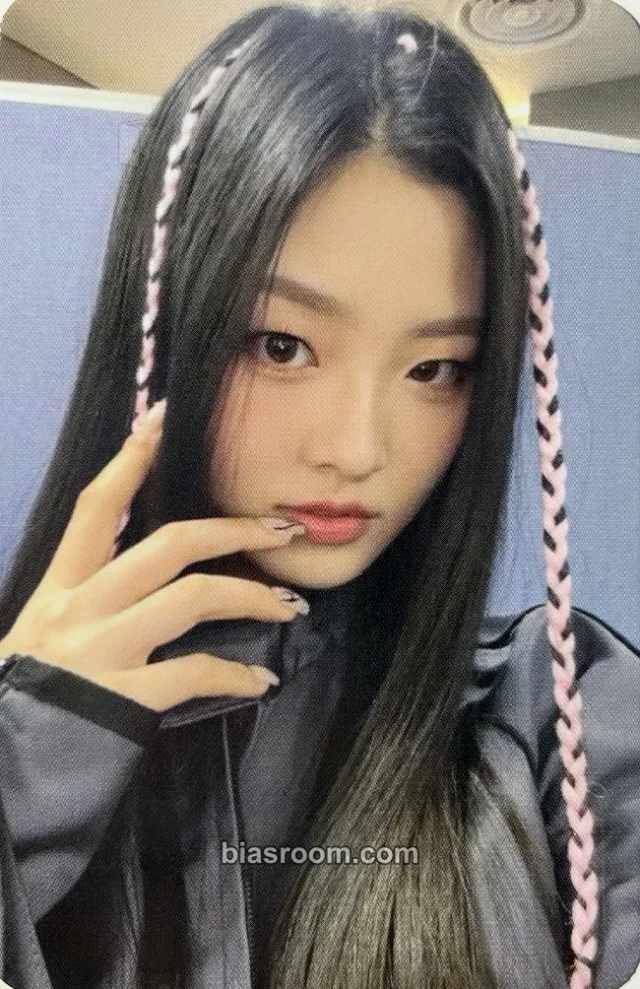 VVUP - Hyunny - Locked On Album album photocard pre-order benefit (pob) apple music