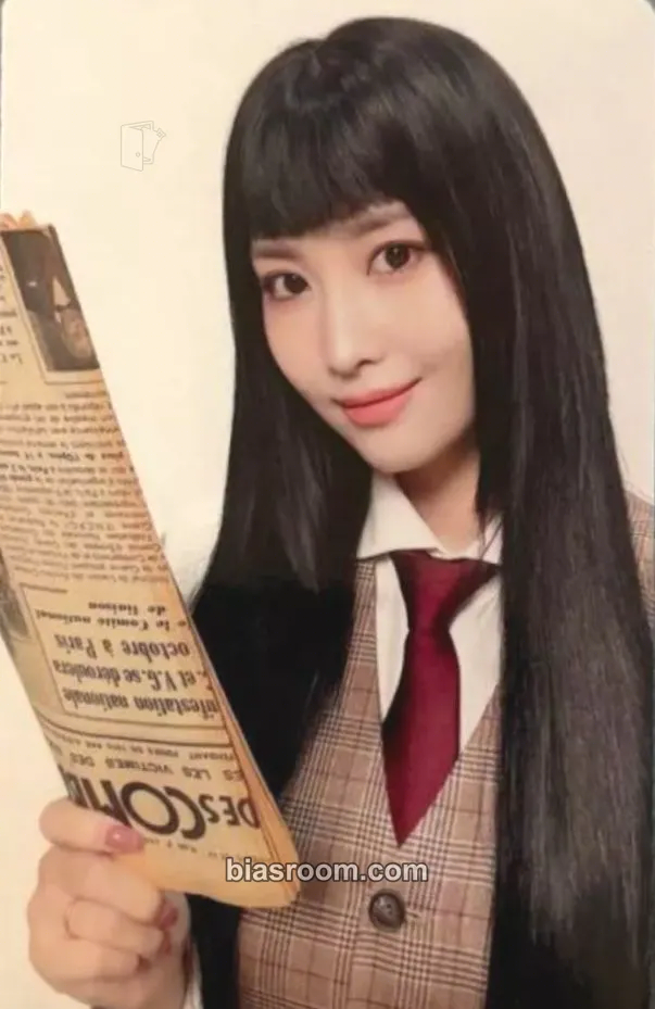 Momo HAUTE COUTURE Photocard - TWICE - TWICE K-pop photocard