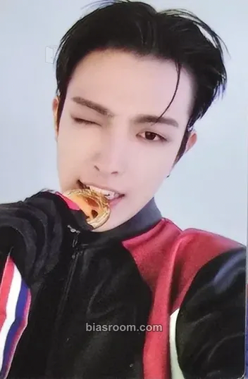 Hongjoong Destiny's Memories Exhibition Photocard - ATEEZ - ATEEZ K-pop photocard