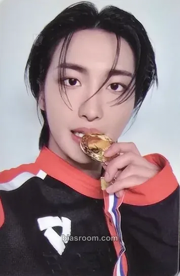 Seonghwa Destiny's Memories Exhibition Photocard - ATEEZ - ATEEZ K-pop photocard