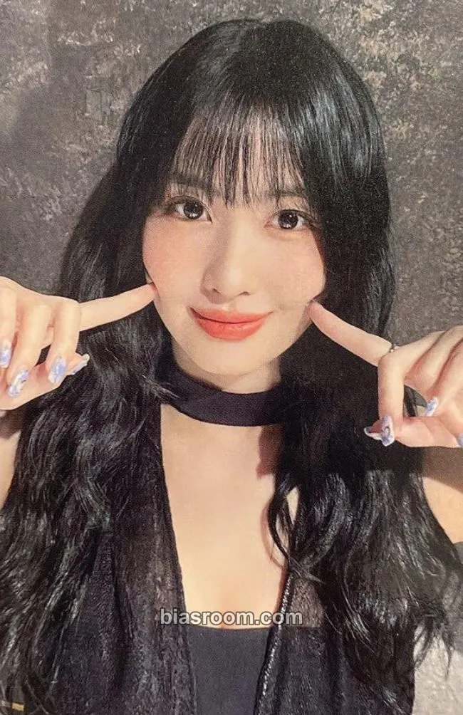 Momo Masterpiece Photocard - TWICE - TWICE K-pop photocard