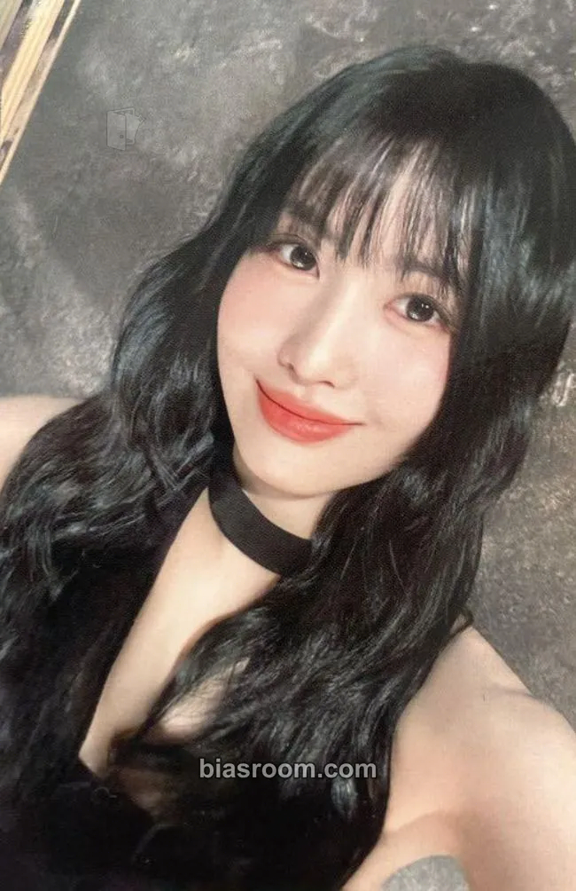 Momo Masterpiece Photocard - TWICE - TWICE K-pop photocard