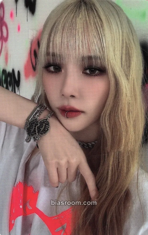 JiU Pink Monster & Dream Kiss Photocard - Dreamcatcher - Dreamcatcher K-pop photocard