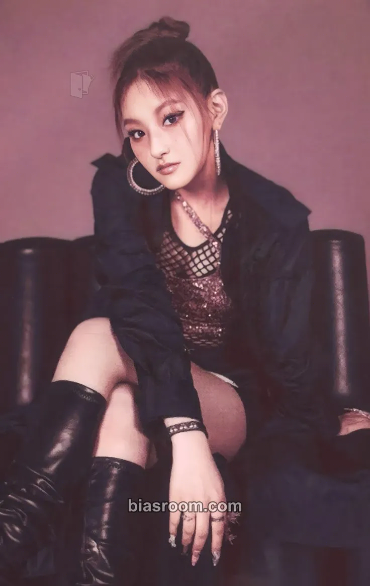 Haneul Born to be XX Photocard - KISS OF LIFE - KISS OF LIFE K-pop photocard