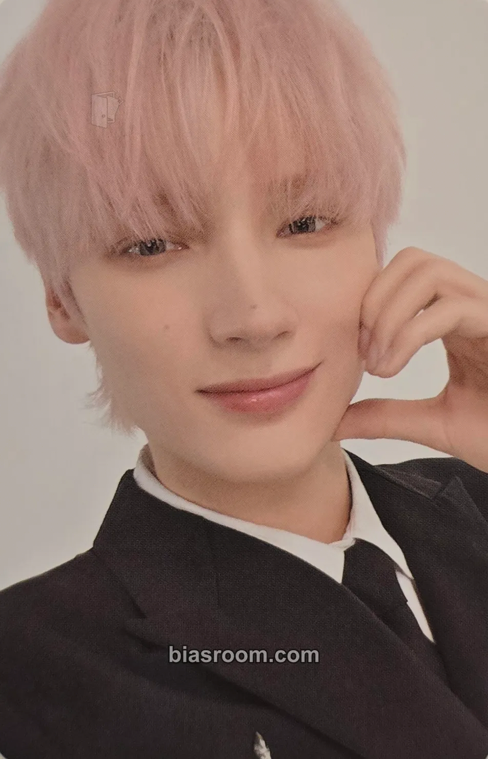 Huening Kai Heart Attack: VR Concert Photocard - TOMORROW X TOGETHER - TOMORROW X TOGETHER K-pop photocard