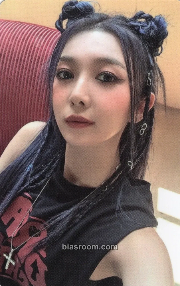 Dami Pink Monster & Dream Kiss Photocard - Dreamcatcher - Dreamcatcher K-pop photocard