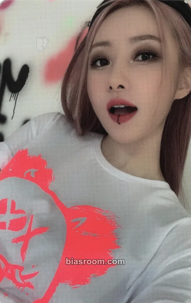 SuA Pink Monster & Dream Kiss Photocard - Dreamcatcher - Dreamcatcher K-pop photocard