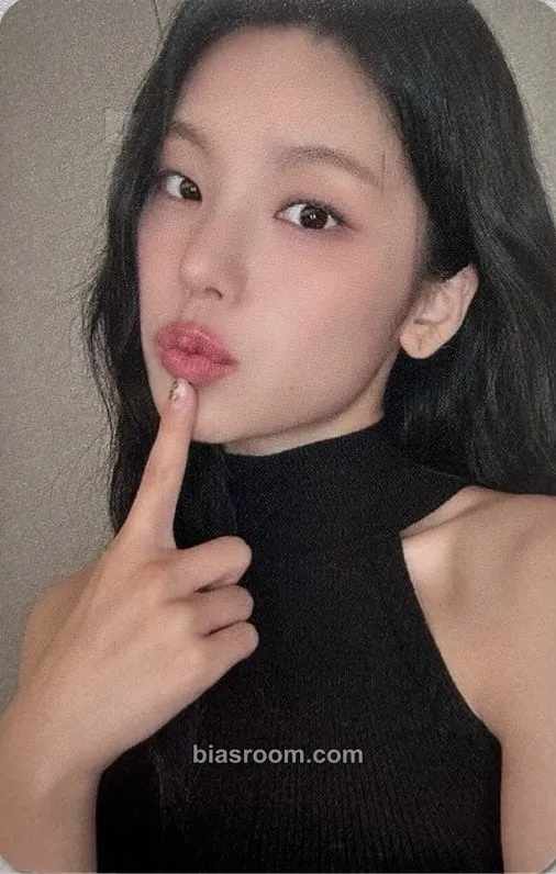 Yeji GOLD Photocard - ITZY - ITZY K-pop photocard