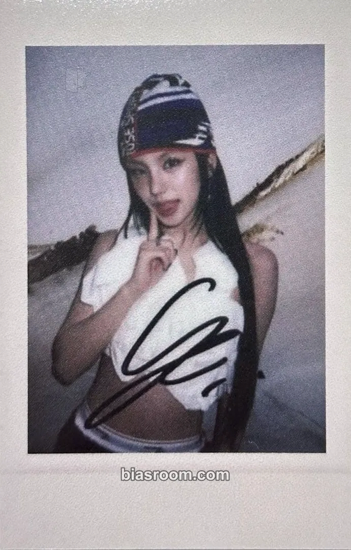 Yeji GOLD Photocard - ITZY - ITZY K-pop photocard