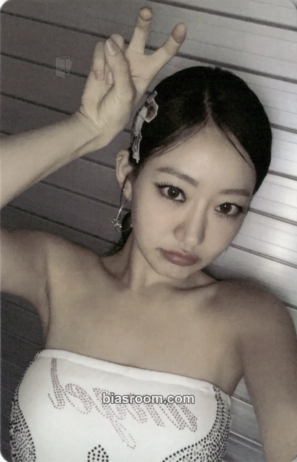 Julie Lose Yourself Photocard - KISS OF LIFE - KISS OF LIFE K-pop photocard