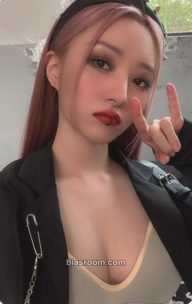 SuA Love Catcher & Love Stealer Photocard - Dreamcatcher - Dreamcatcher K-pop photocard