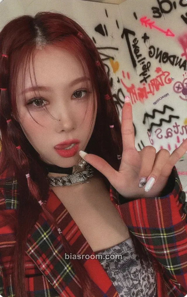 Dreamcatcher - Handong - Concept Book Love Catcher & Love Stealer Other love catcher version dreamcatcher official store pre-order benefit (pob)