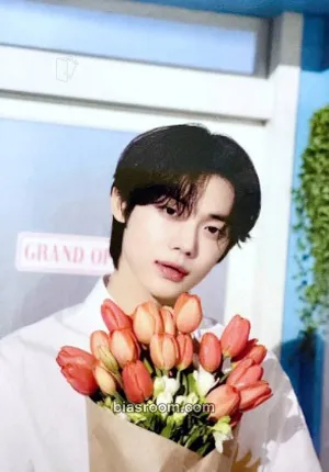 Yeonjun Birthday Merch Photocard - TOMORROW X TOGETHER - TOMORROW X TOGETHER K-pop photocard