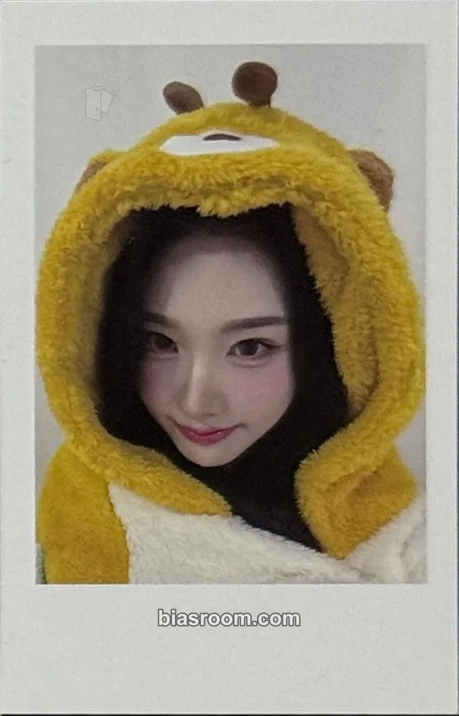 Xinyu Beyond Beauty Photocard - tripleS - tripleS K-pop photocard