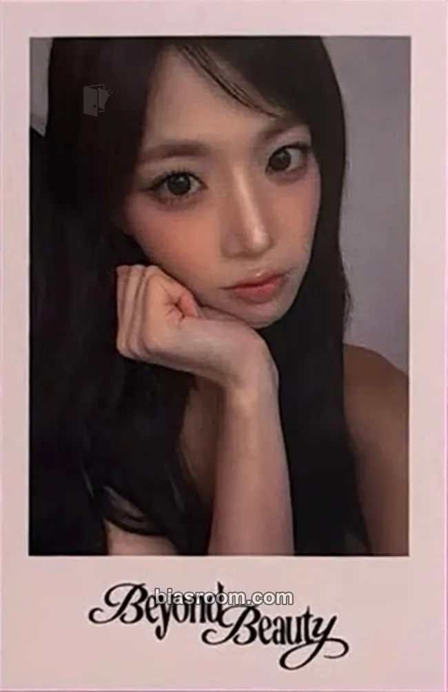 Nien Beyond Beauty Photocard - tripleS - tripleS K-pop photocard