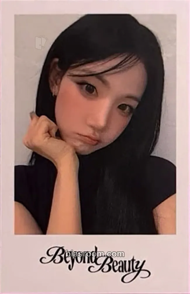 Nakyoung Beyond Beauty Photocard - tripleS - tripleS K-pop photocard