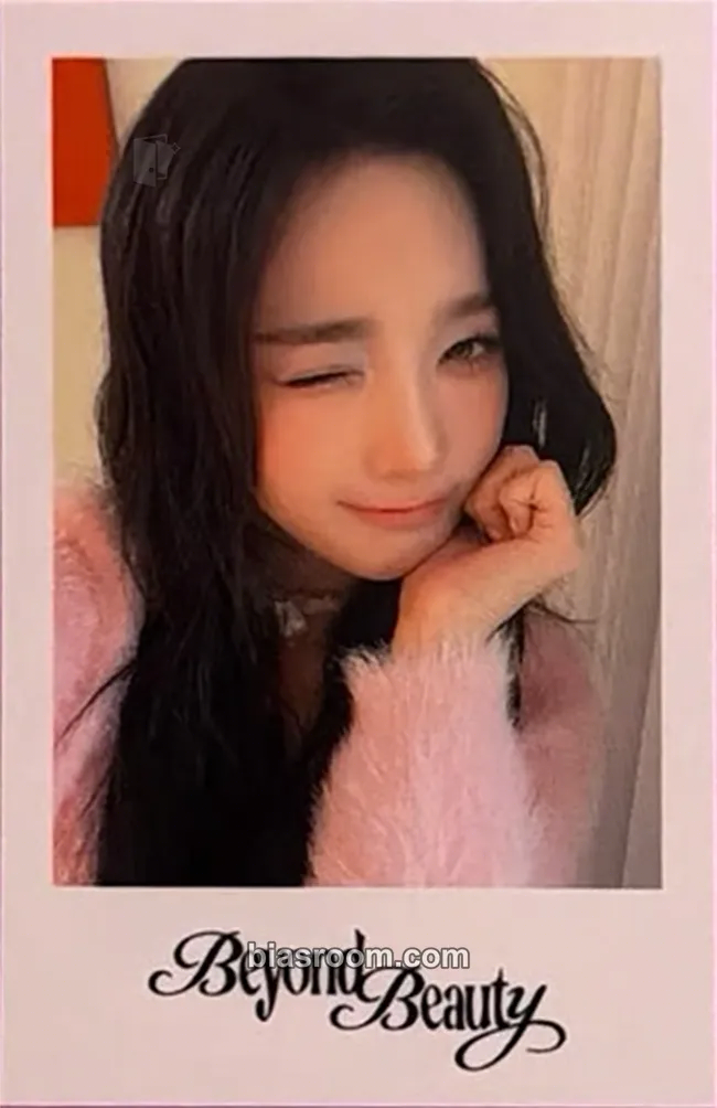 Yooyeon Beyond Beauty Photocard - tripleS - tripleS K-pop photocard