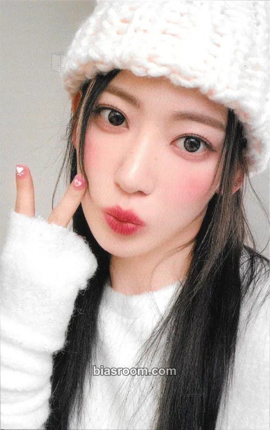 Sakura UNFORGIVEN Photocard - LE SSERAFIM - LE SSERAFIM K-pop photocard