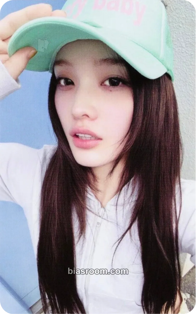 Iroha NOT CUTE ANYMORE Photocard - ILLIT - ILLIT K-pop photocard